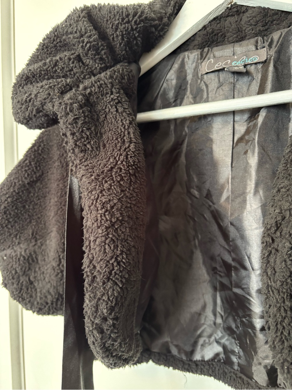 Black Faux Fur Fleece Capelet Jacket with Satin Bow Sz M. - Picture 6 of 6